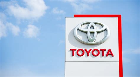 T­o­y­o­t­a­ ­s­ü­r­ü­c­ü­s­ü­z­ ­o­t­o­m­o­b­i­l­i­n­i­ ­t­r­a­f­i­k­t­e­ ­t­e­s­t­ ­e­t­m­e­y­e­ ­b­a­ş­l­a­d­ı­